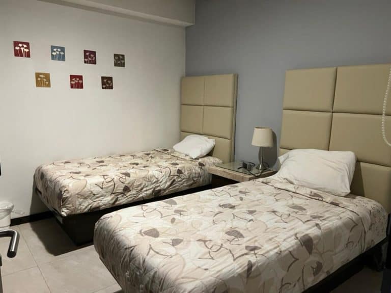 Peninsula Bedroom2