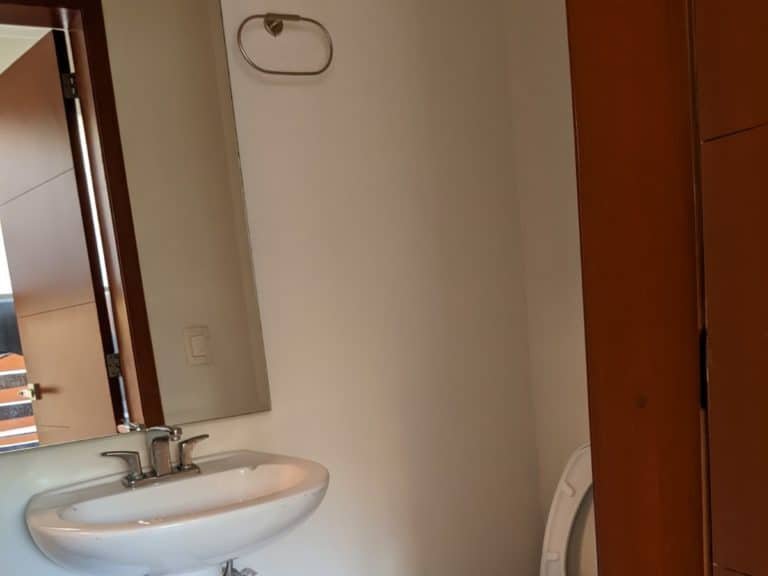 One Bedroom Centro Bathroom