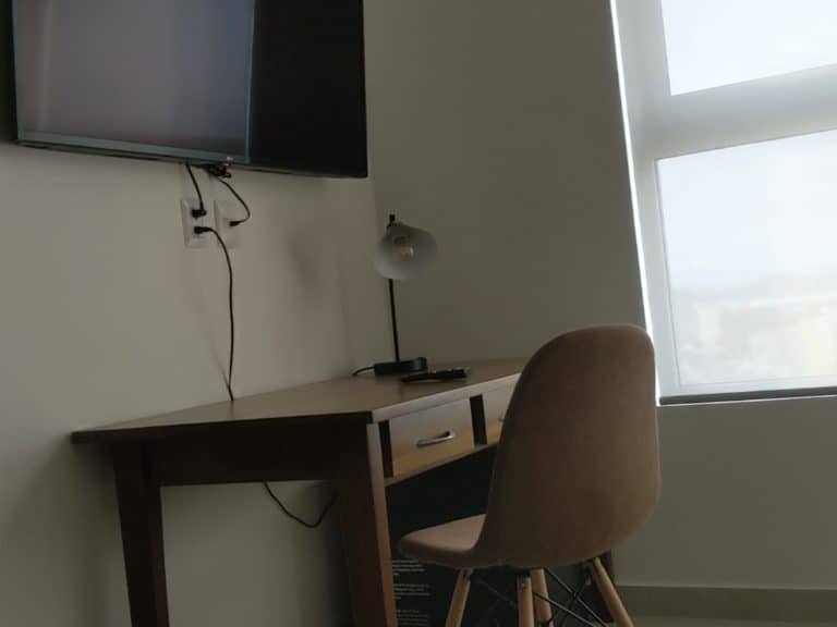 SV1B Desk-tv