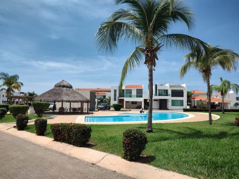 Punta Diamante Pool